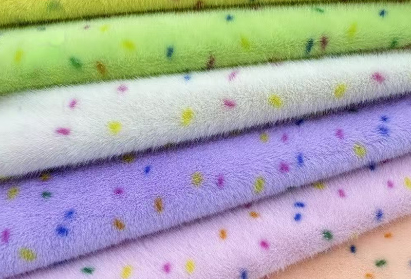 Puur polyester faux nertsprint met kleurrijke stippen